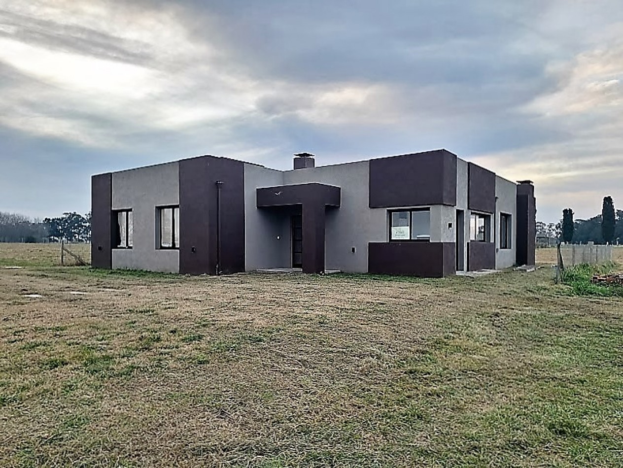 CASA EN BARRIO CERRADO A ESTRENAR, N° 109.