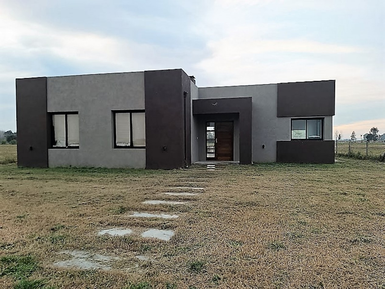 CASA EN BARRIO CERRADO A ESTRENAR, N° 109.