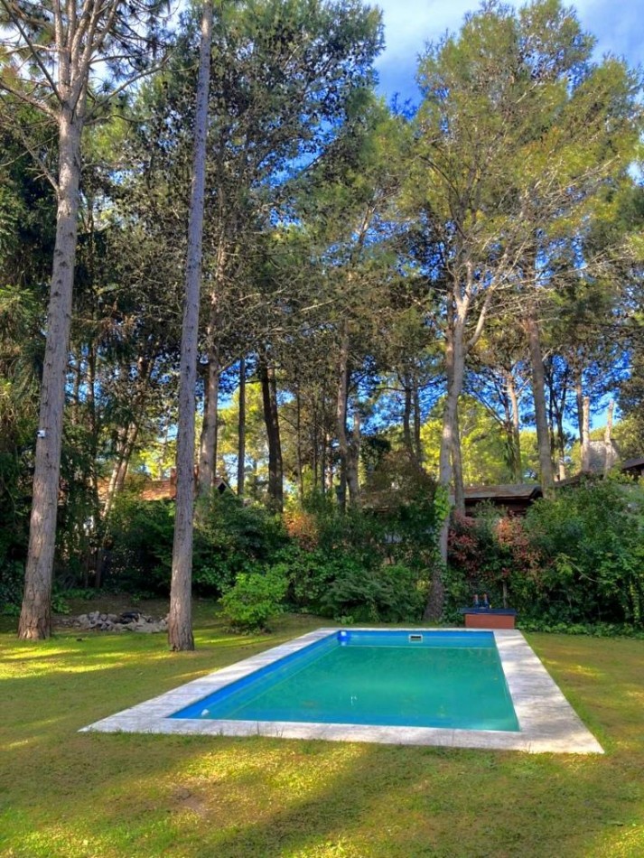 AMPLIA CASA CON PSICINA EN LOS BOSQUES DE PINAMAR ZONA TRIDENTE