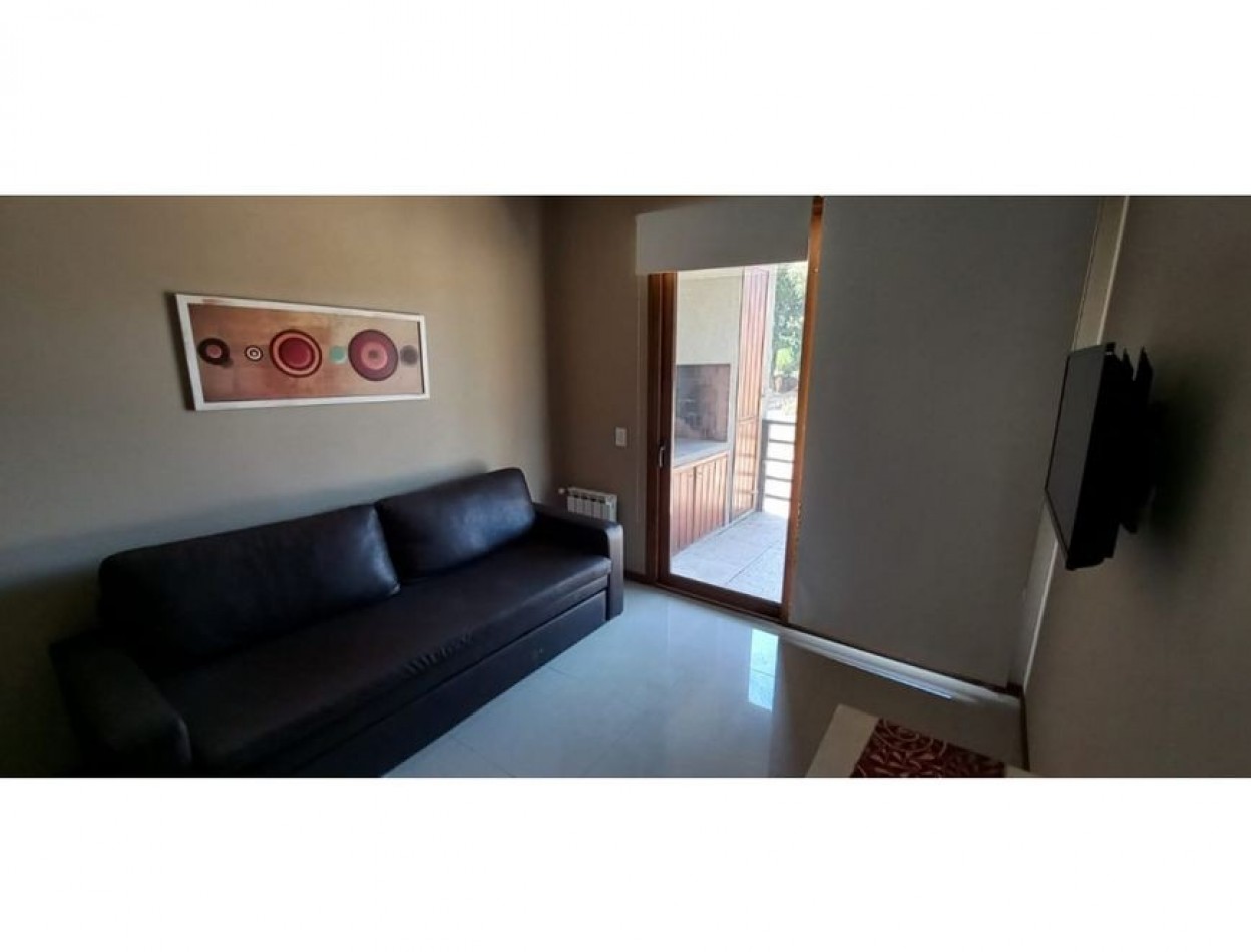 DEPARTAMENTO DE DOS AMBIENTES CON COCHERA Y PARRILLA CERCA DEL MAR