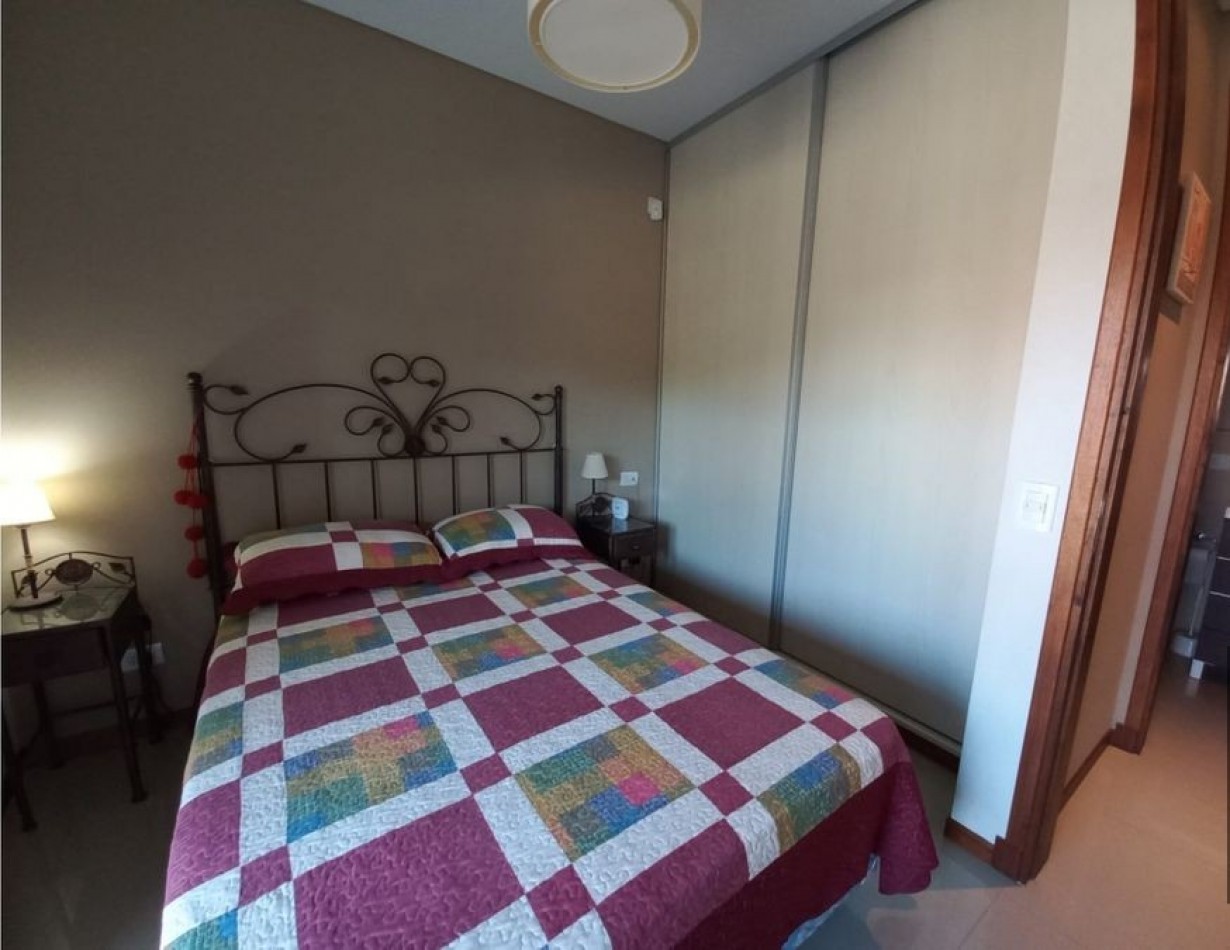 DEPARTAMENTO DE DOS AMBIENTES CON COCHERA Y PARRILLA CERCA DEL MAR