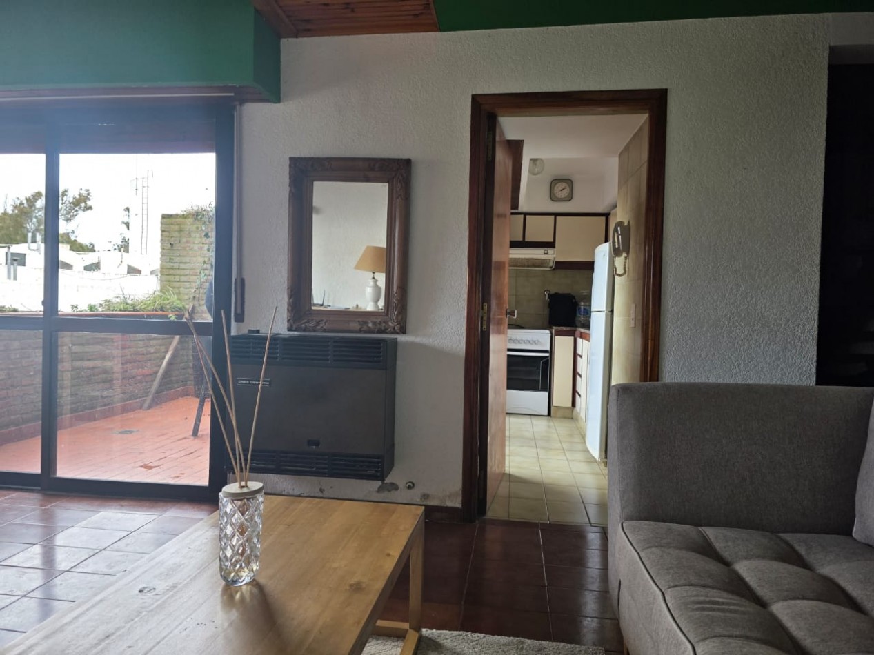 DEPARTAMENTO DE DOS AMBIENTES Y MEDIO EN EL CENTRO DE PINAMAR
