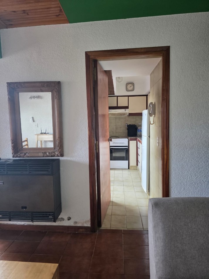 DEPARTAMENTO DE DOS AMBIENTES Y MEDIO EN EL CENTRO DE PINAMAR