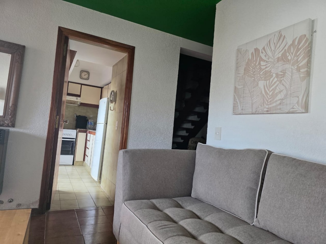 DEPARTAMENTO DE DOS AMBIENTES Y MEDIO EN EL CENTRO DE PINAMAR