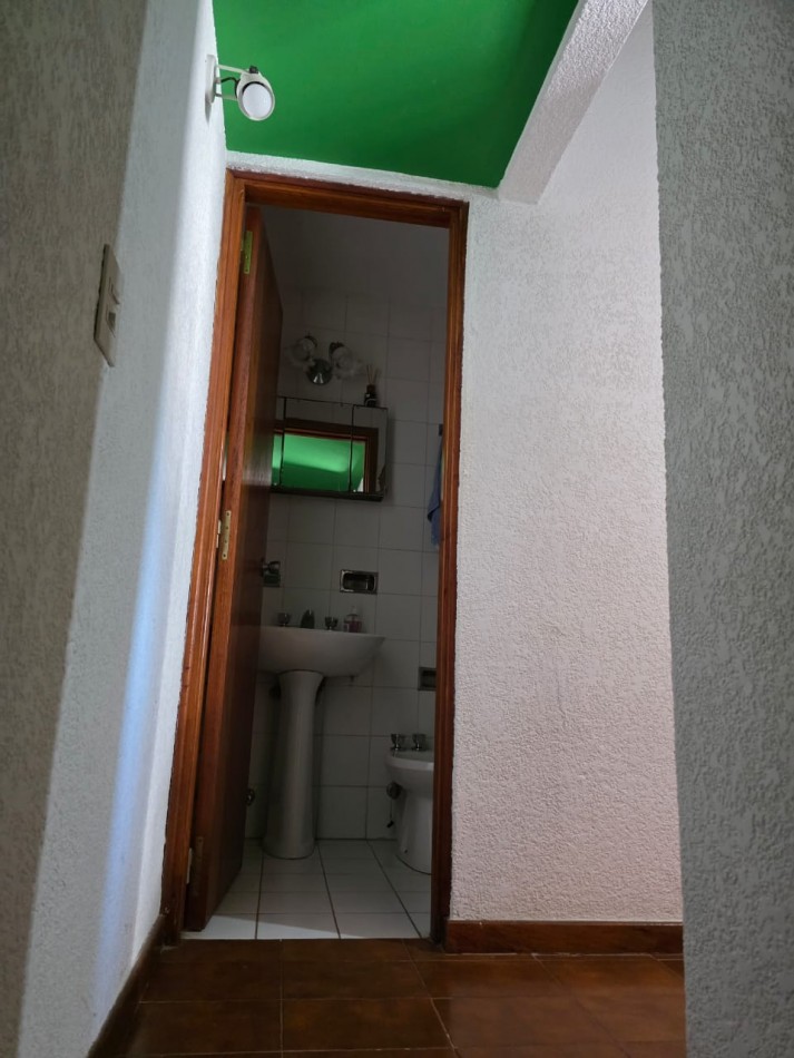 DEPARTAMENTO DE DOS AMBIENTES Y MEDIO EN EL CENTRO DE PINAMAR