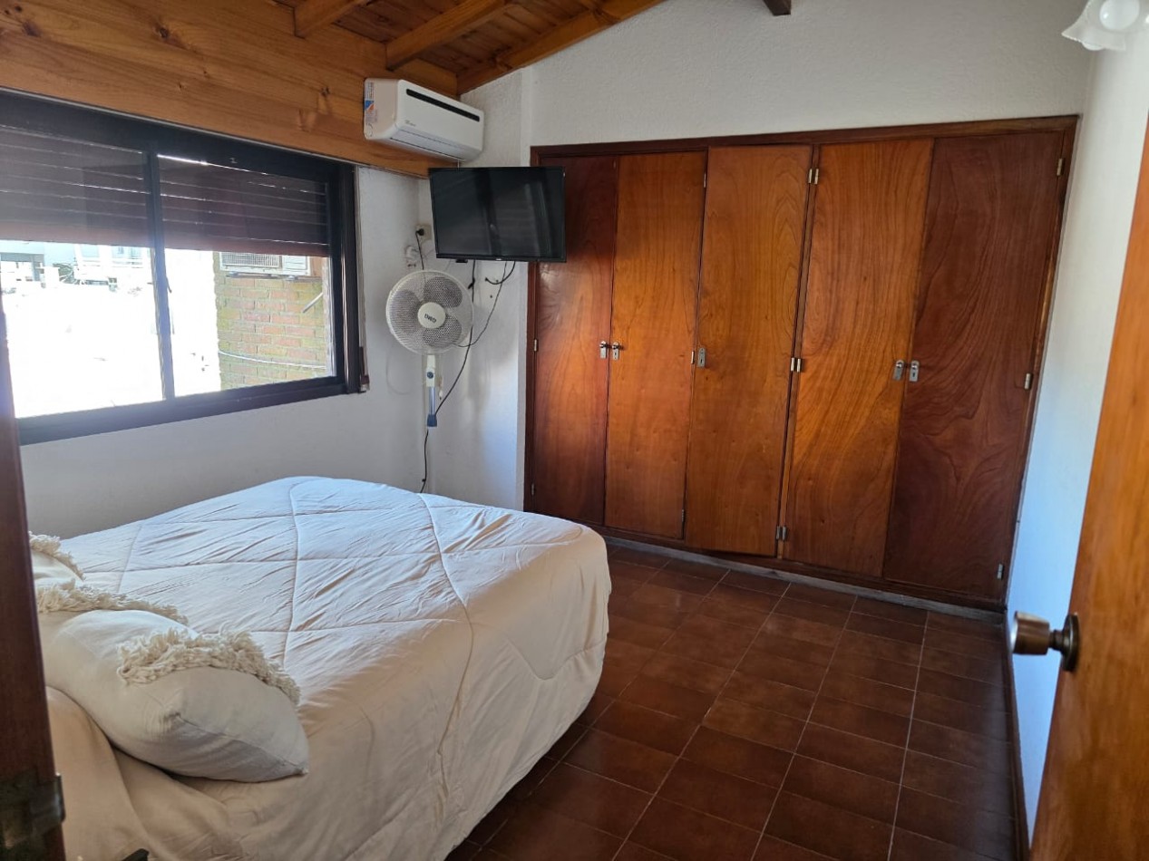 DEPARTAMENTO DE DOS AMBIENTES Y MEDIO EN EL CENTRO DE PINAMAR