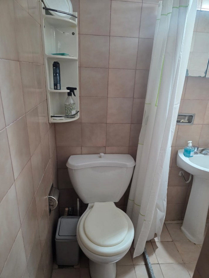 DEPARTAMENTO DE DOS AMBIENTES Y MEDIO EN EL CENTRO DE PINAMAR