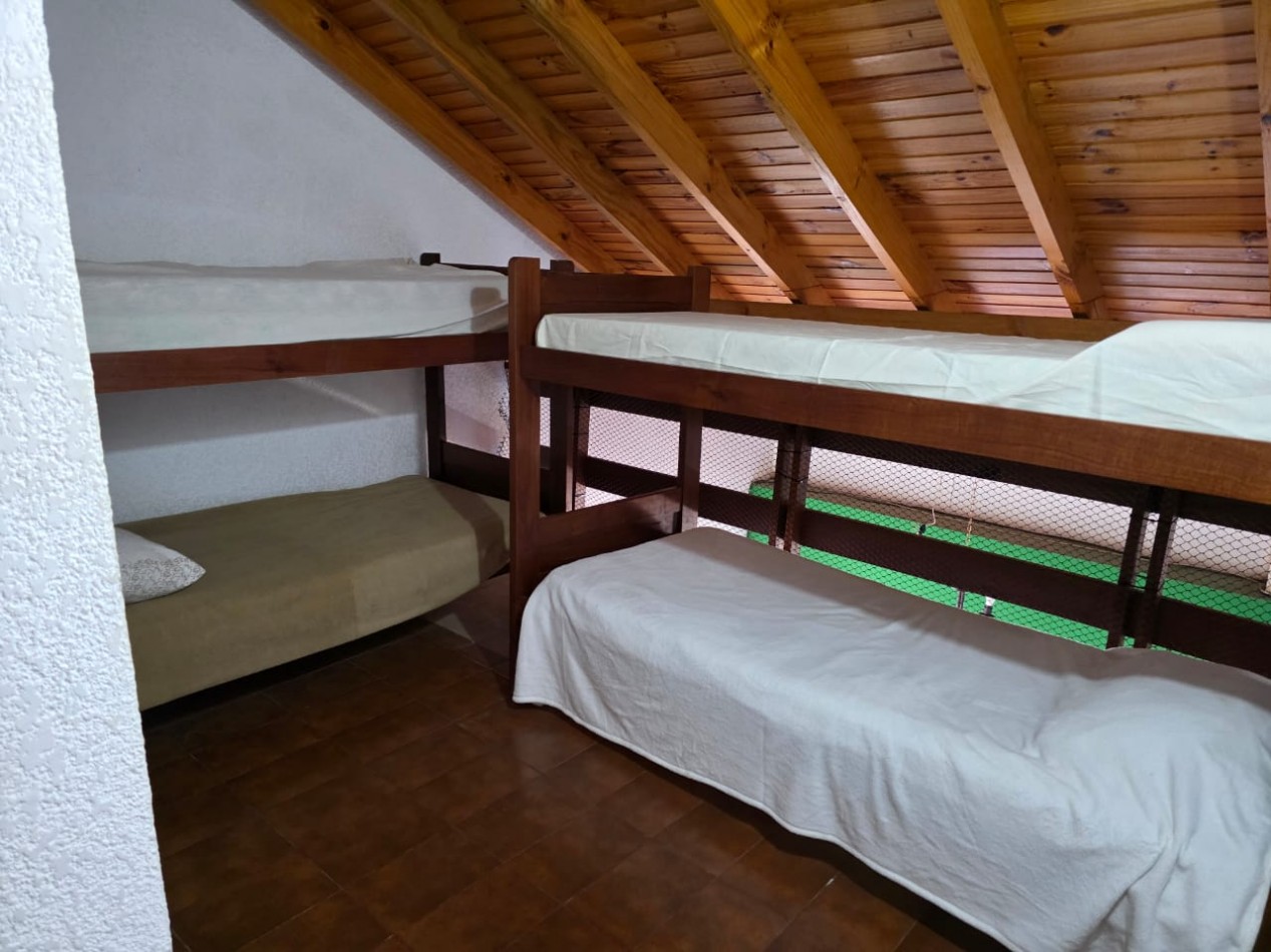DEPARTAMENTO DE DOS AMBIENTES Y MEDIO EN EL CENTRO DE PINAMAR