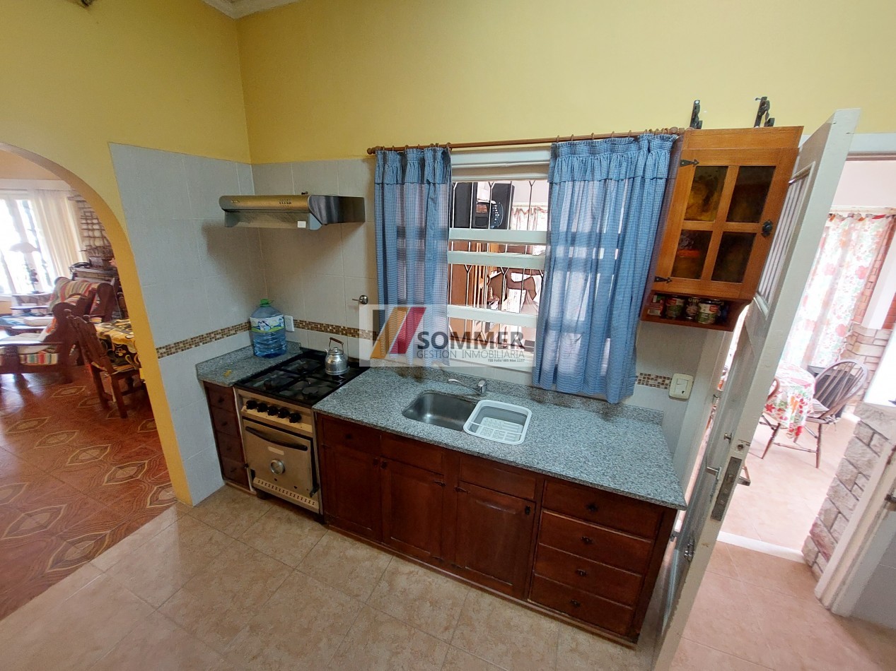 CASA TRADICIONAL CON PISCINA A DOS CUADRAS DEL MAR- Pinamar Sur-