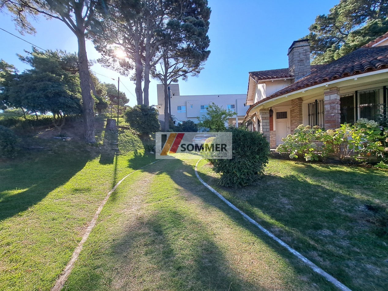 CASA TRADICIONAL CON PISCINA A DOS CUADRAS DEL MAR- Pinamar Sur-