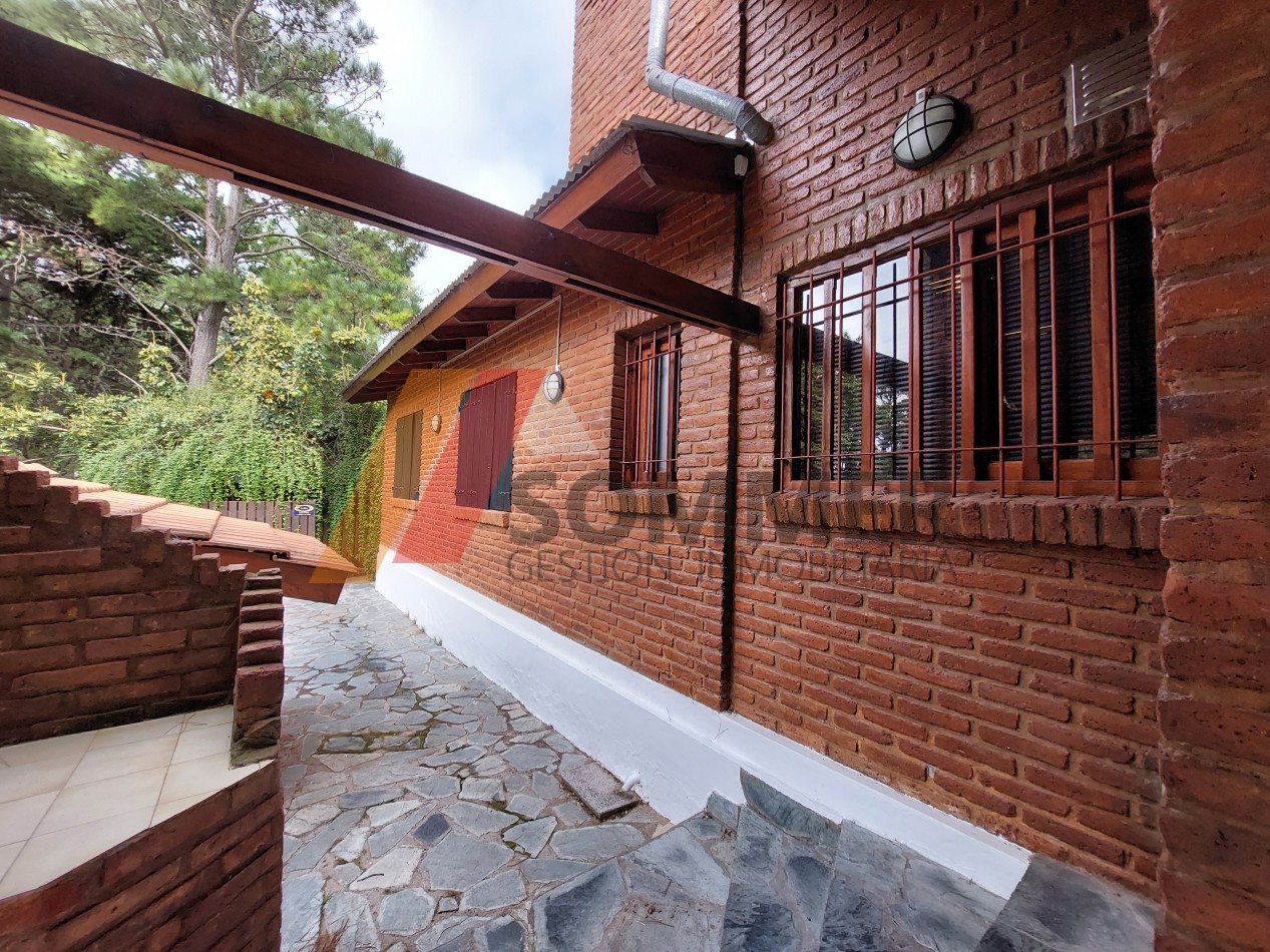 SE VENDE CASA EN CONJUNTO CON UN SEGUNDO LOTE LINDERO