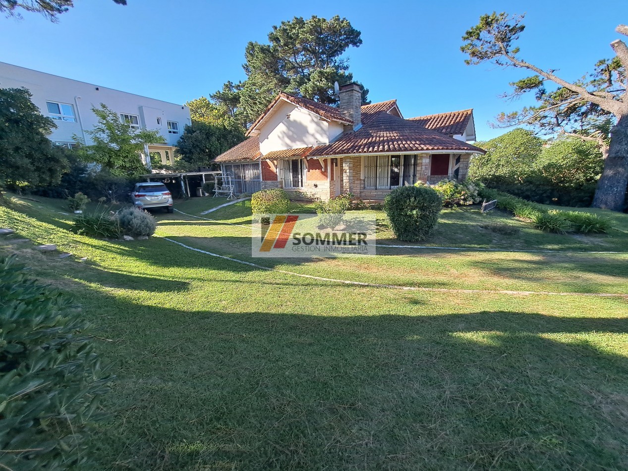 CASA TRADICIONAL CON PISCINA A DOS CUADRAS DEL MAR- Pinamar Sur-