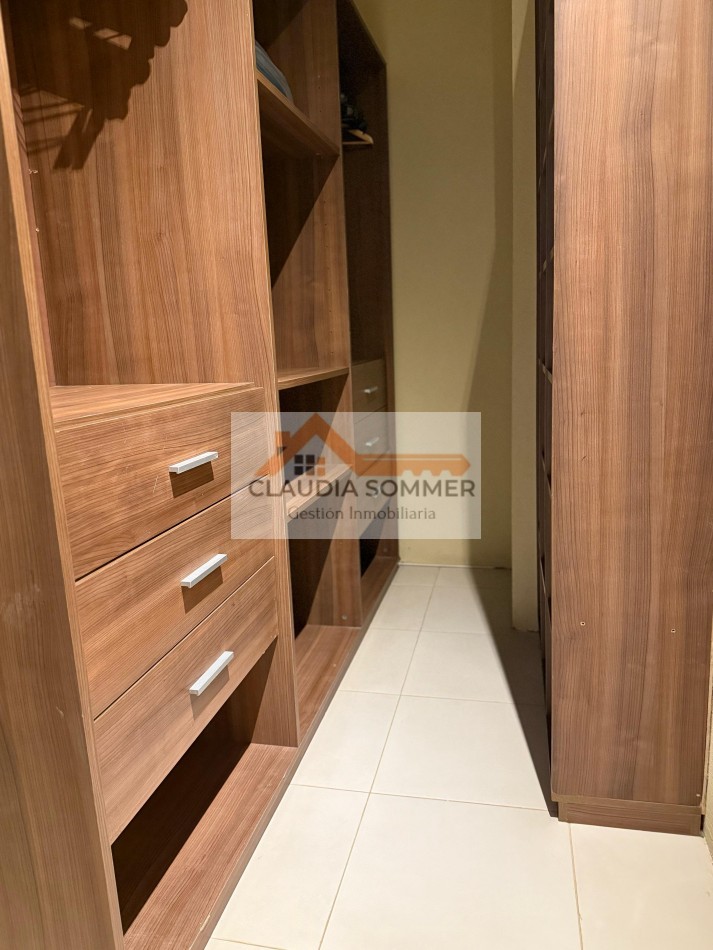 CASA CON PISCINA EN BARRIO PRIVADO