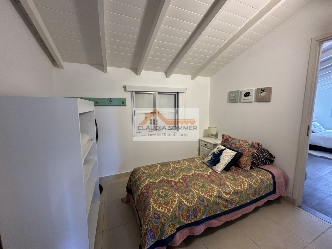 OPORTUNIDAD !! MODERNA CASA EN ESQUINA A METROS DEL CENTRO COMERCIAL GOLF Y DE LA PLAYA 