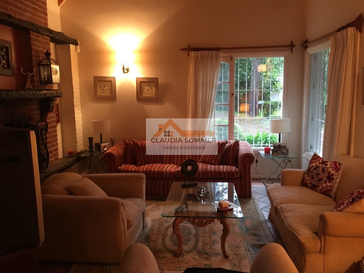 AMPLIA CASA EN VENTA