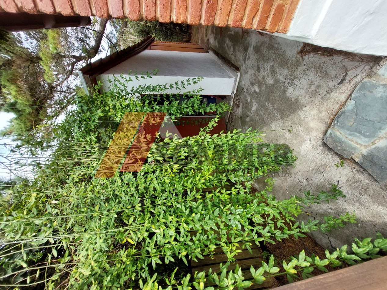 SE VENDE CASA EN CONJUNTO CON UN SEGUNDO LOTE LINDERO