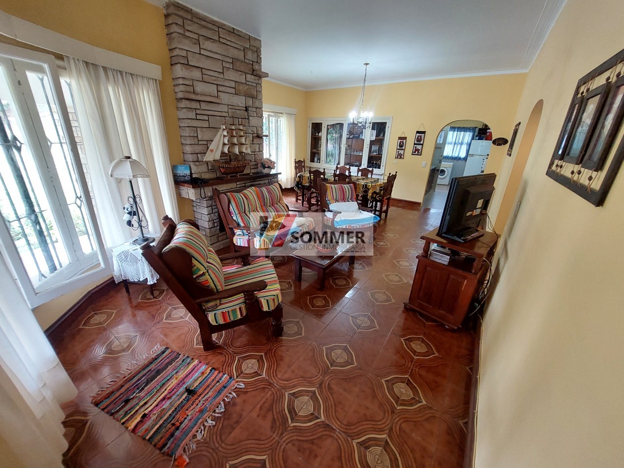 CASA TRADICIONAL CON PISCINA A DOS CUADRAS DEL MAR- Pinamar Sur-