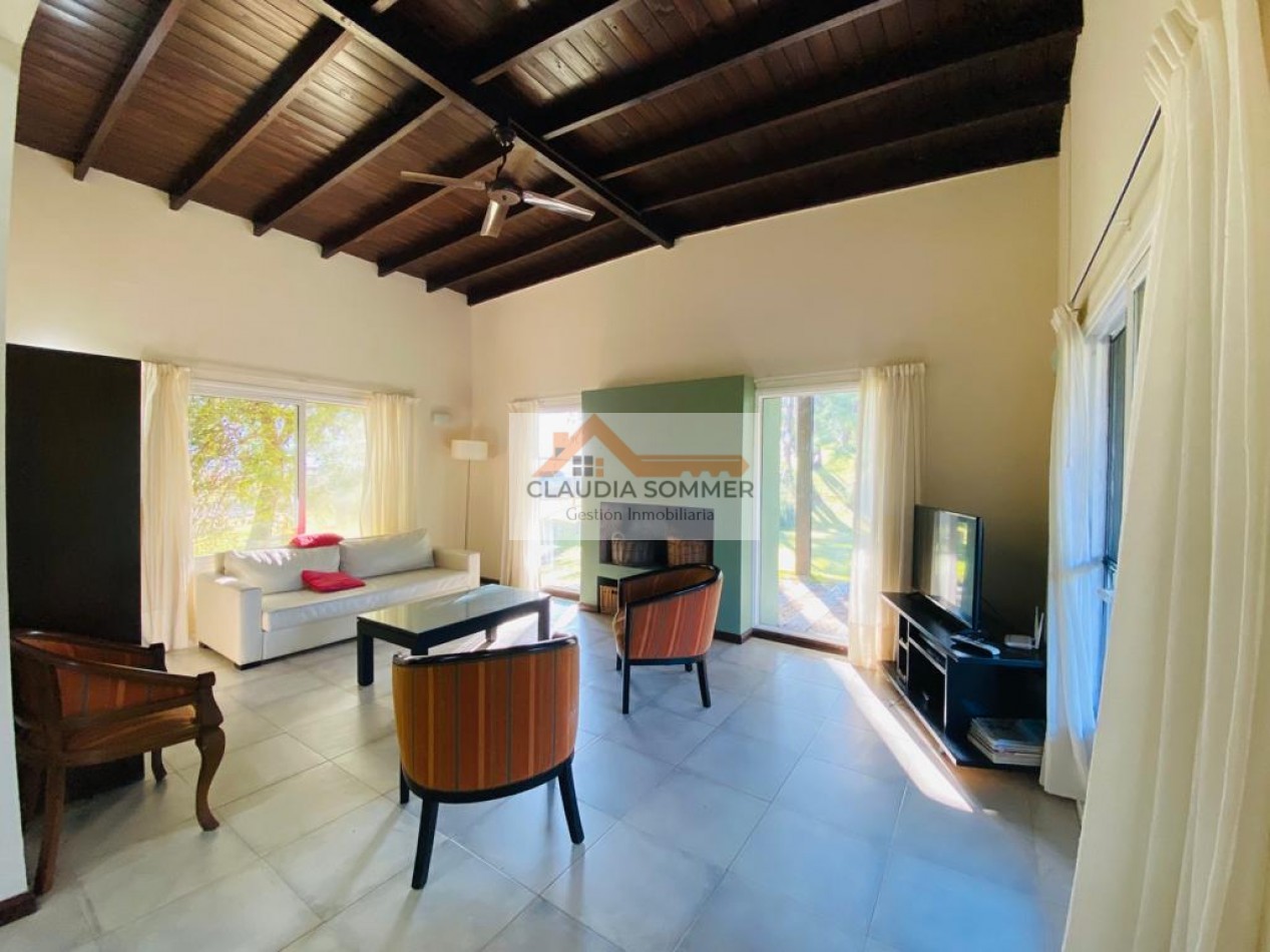 EN VENTA CASA SOBRE LOTE DE 2.000 METROS