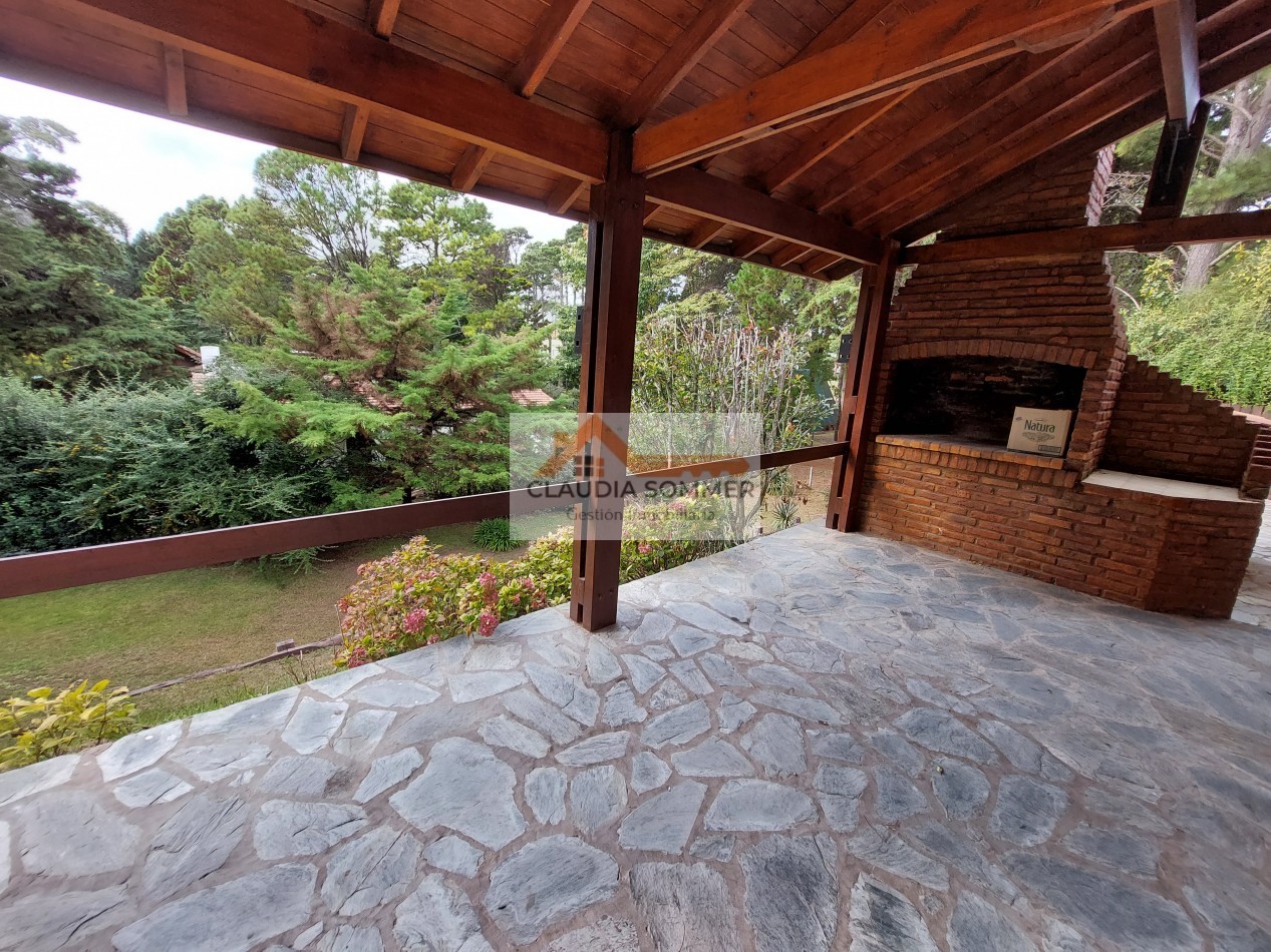 SE VENDE CASA EN CONJUNTO CON UN SEGUNDO LOTE LINDERO