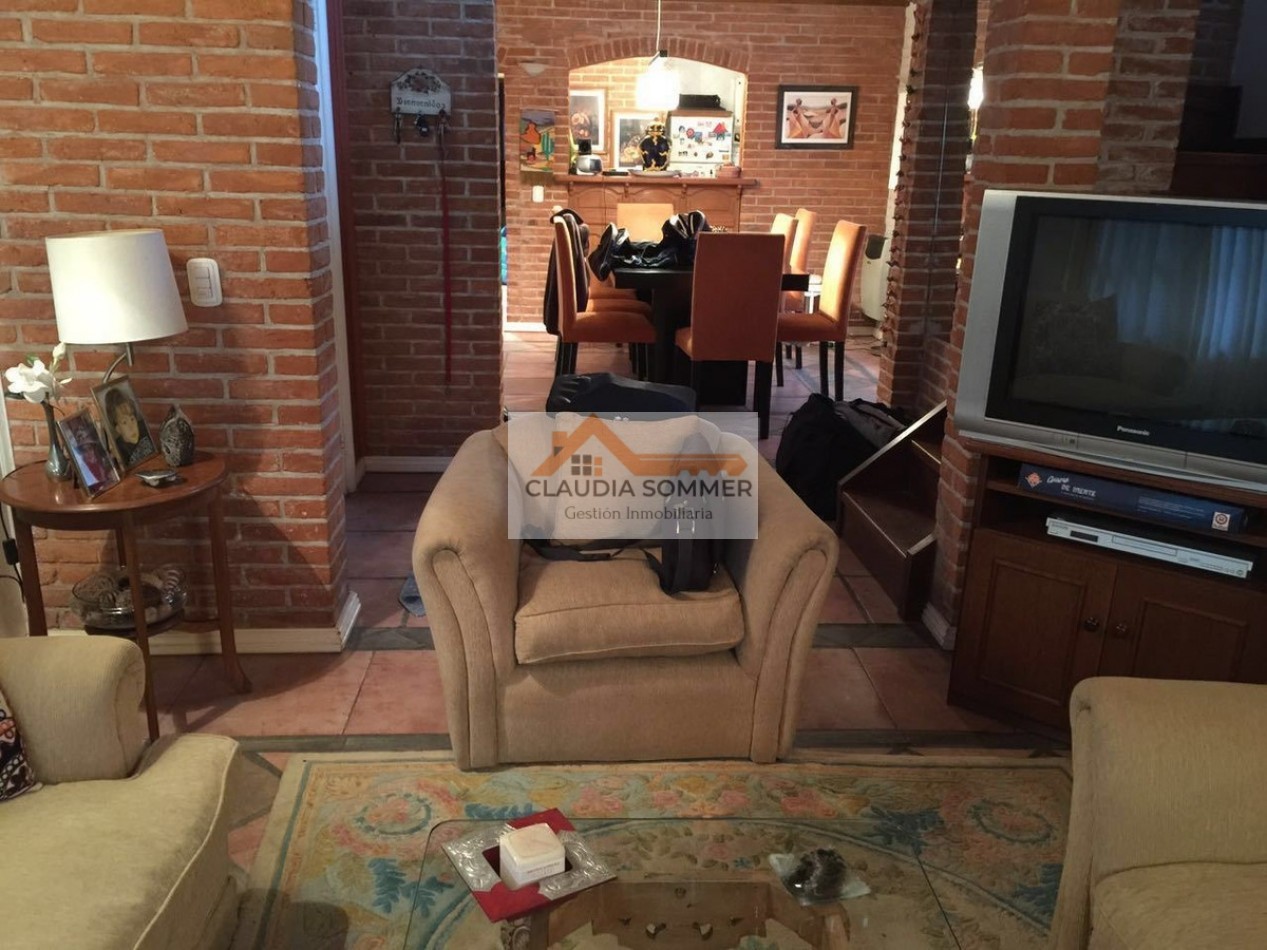 AMPLIA CASA EN VENTA