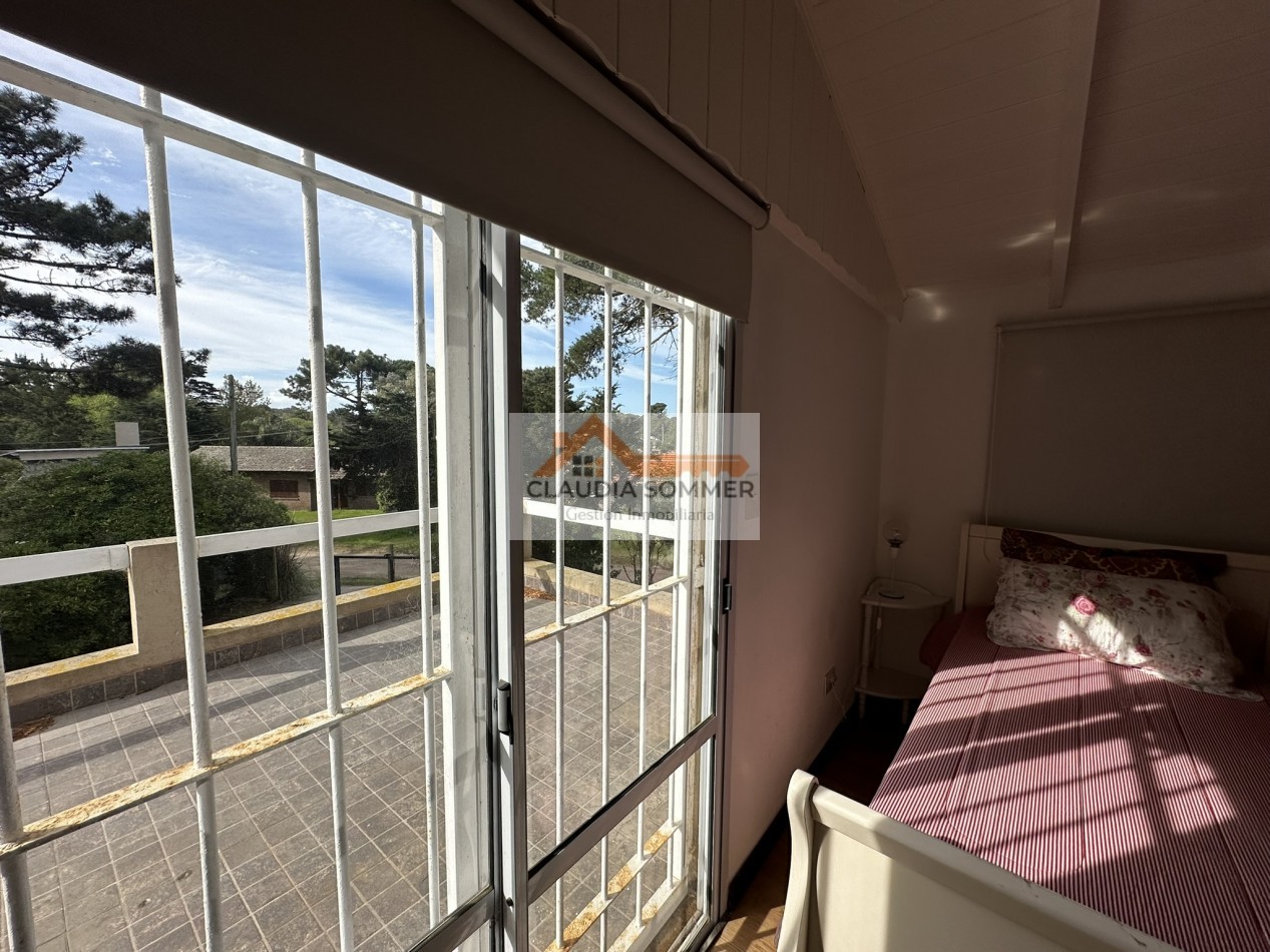 OPORTUNIDAD !! MODERNA CASA EN ESQUINA A METROS DEL CENTRO COMERCIAL GOLF Y DE LA PLAYA 