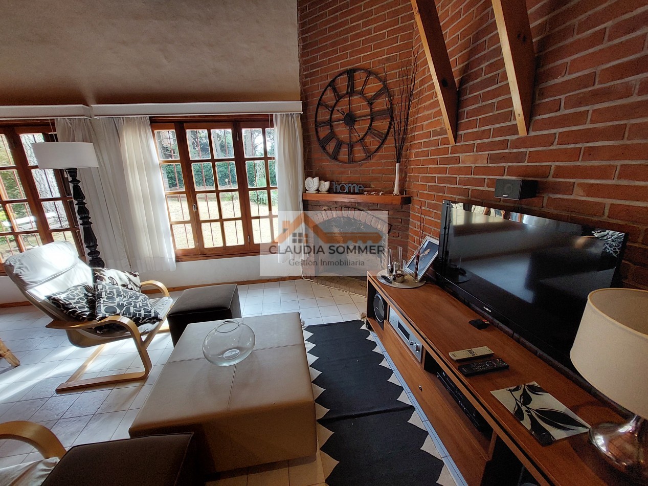 SE VENDE CASA EN CONJUNTO CON UN SEGUNDO LOTE LINDERO