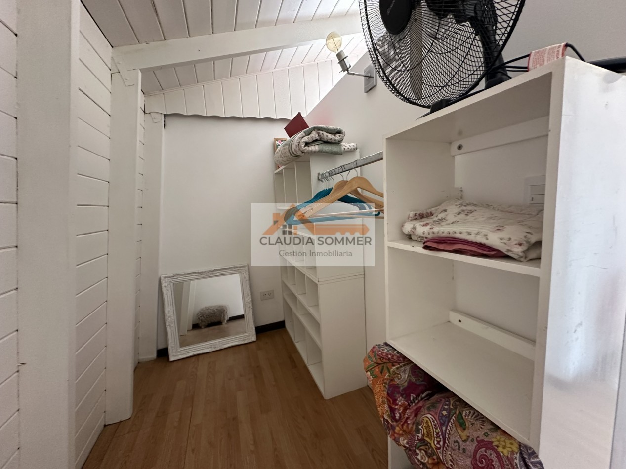 OPORTUNIDAD !! MODERNA CASA EN ESQUINA A METROS DEL CENTRO COMERCIAL GOLF Y DE LA PLAYA 