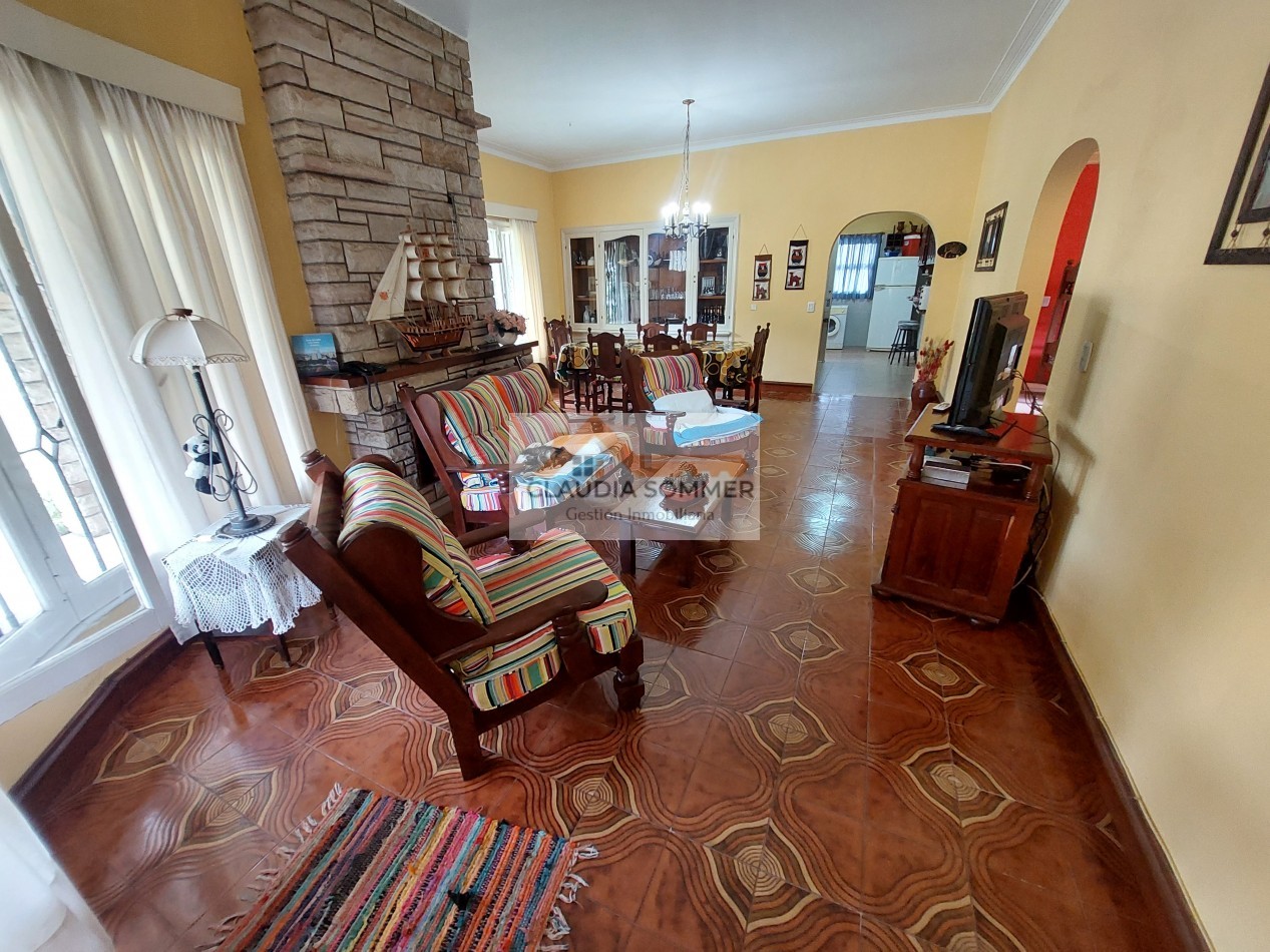 CASA TRADICIONAL CON PISCINA A TRES CUADRAS DEL MAR- Pinamar Sur-