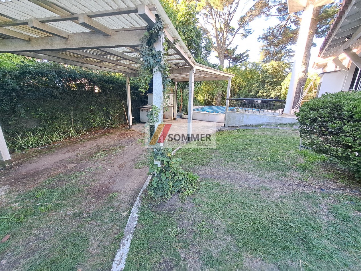 CASA TRADICIONAL CON PISCINA A DOS CUADRAS DEL MAR- Pinamar Sur-