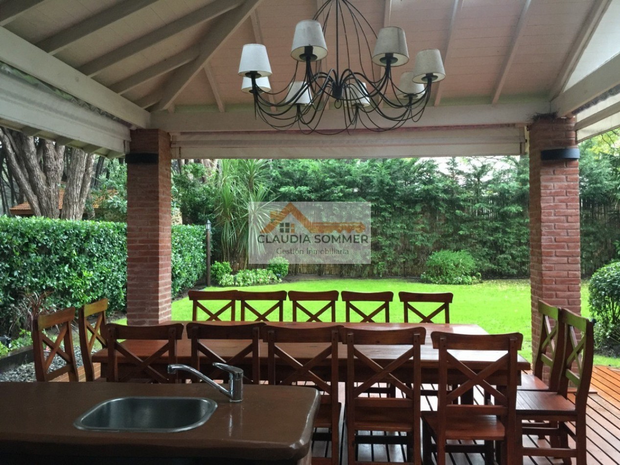 AMPLIA CASA EN VENTA