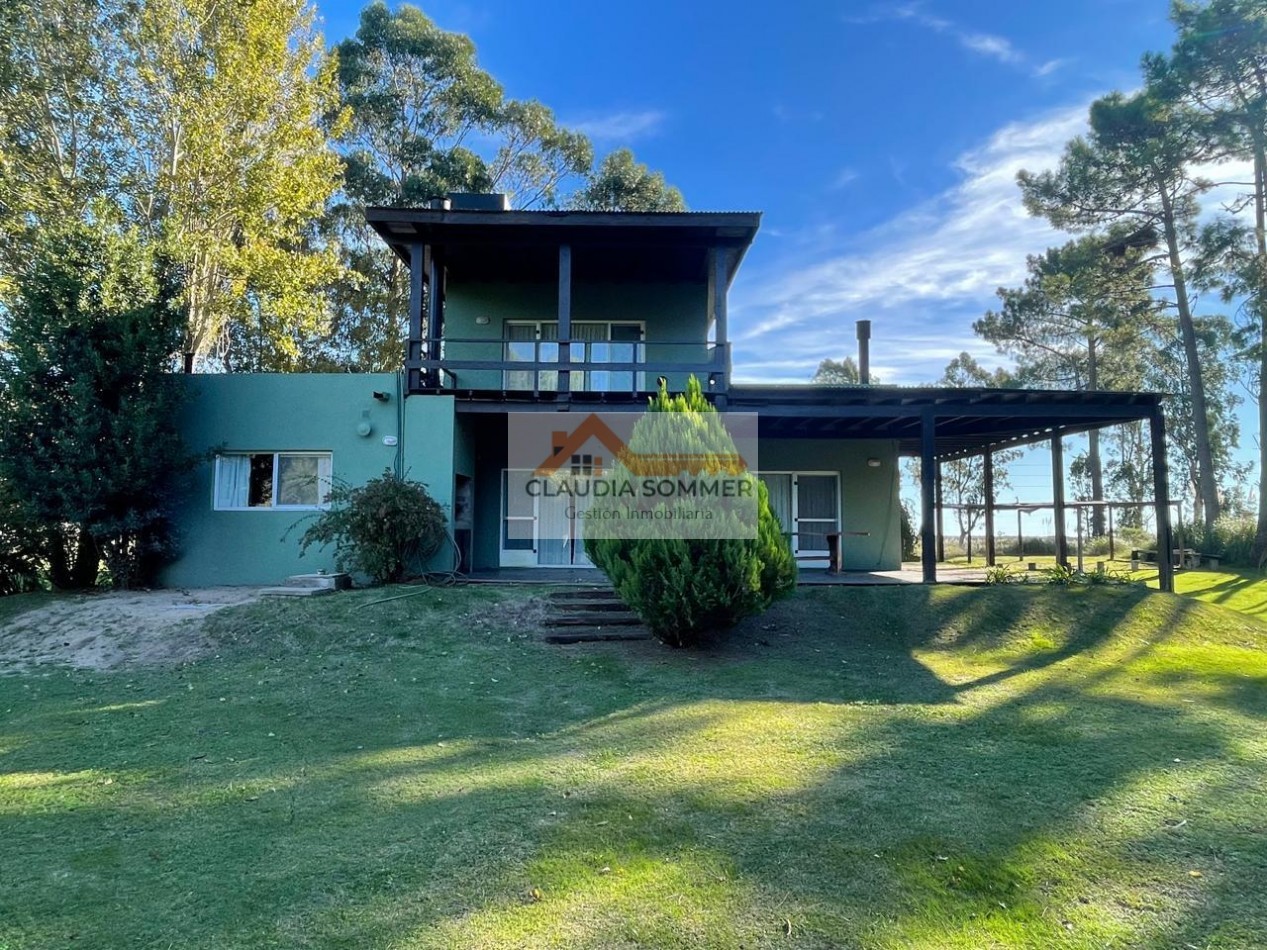 EN VENTA CASA SOBRE LOTE DE 2.000 METROS