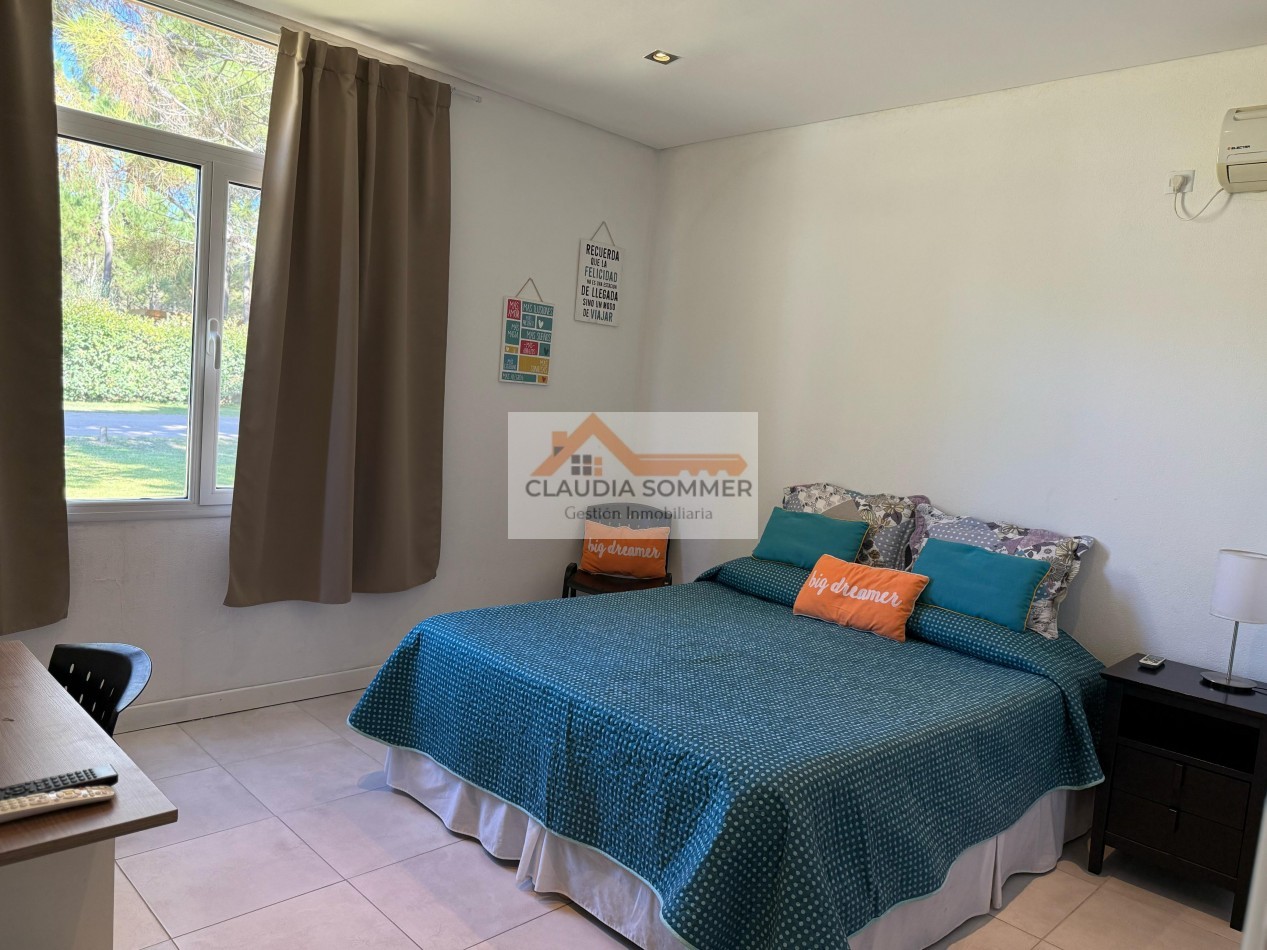 CASA CON PISCINA EN BARRIO PRIVADO