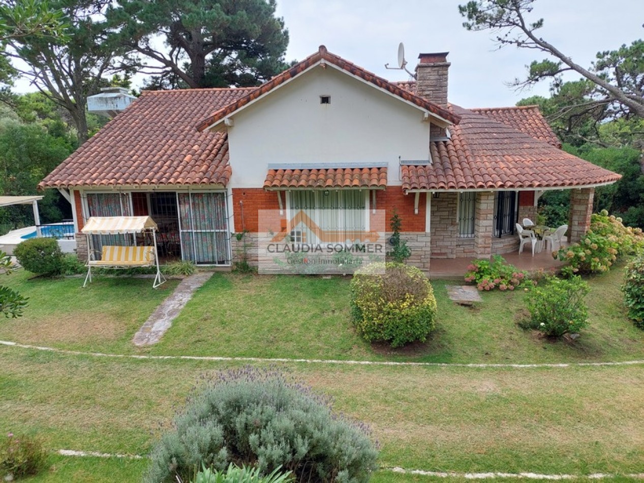 CASA TRADICIONAL CON PISCINA A TRES CUADRAS DEL MAR- Pinamar Sur-