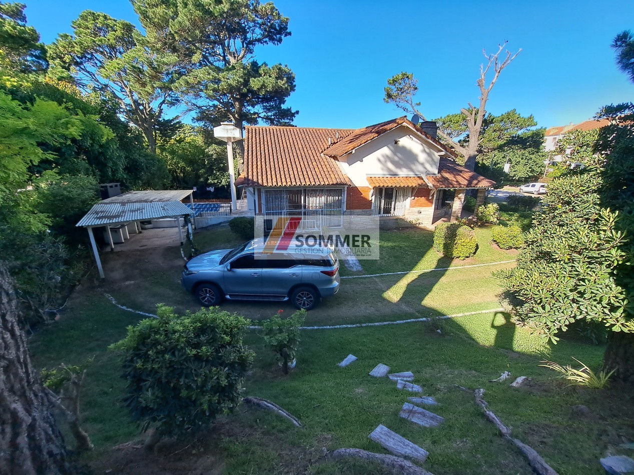 CASA TRADICIONAL CON PISCINA A DOS CUADRAS DEL MAR- Pinamar Sur-