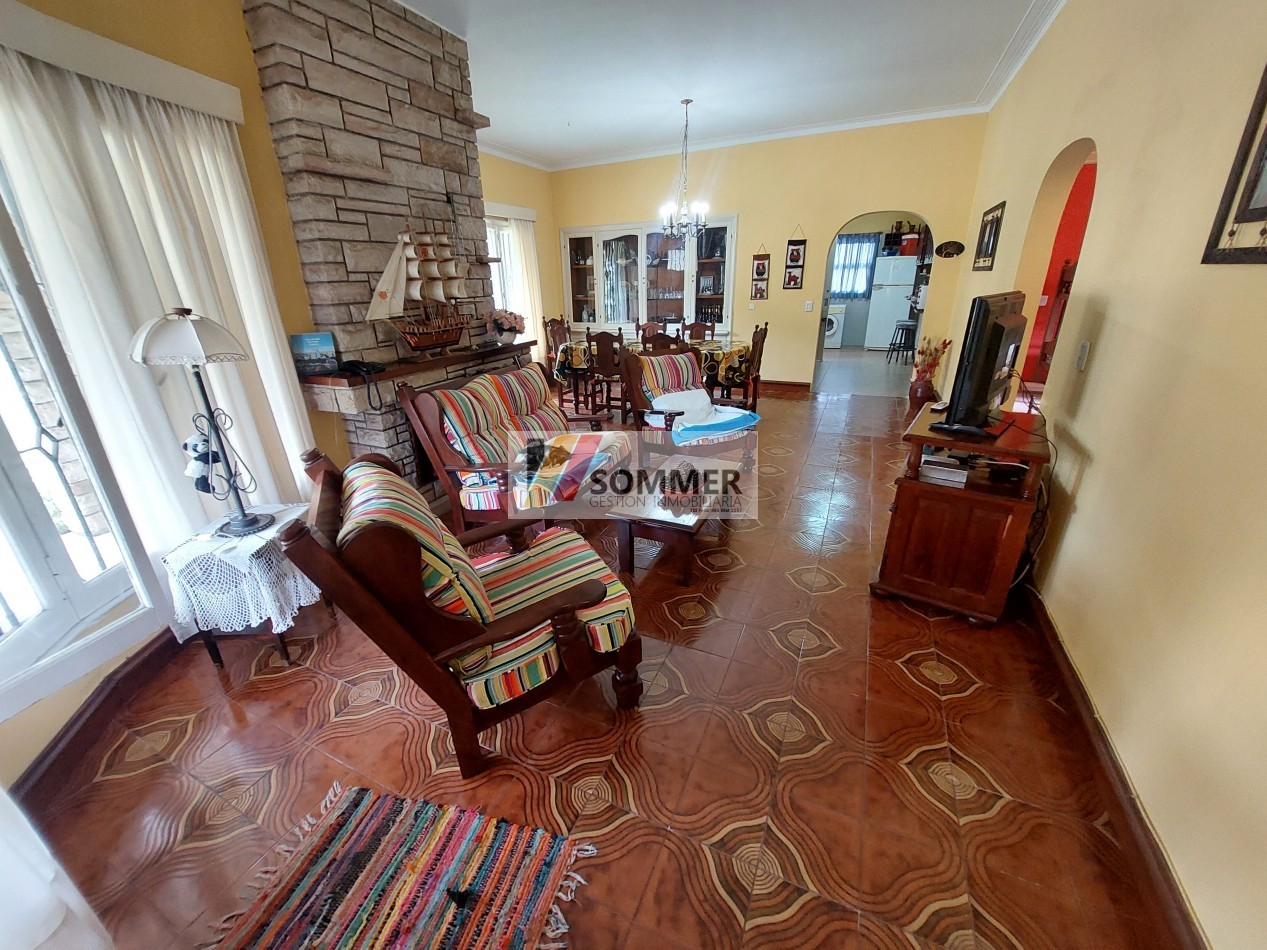 CASA TRADICIONAL CON PISCINA A DOS CUADRAS DEL MAR- Pinamar Sur-