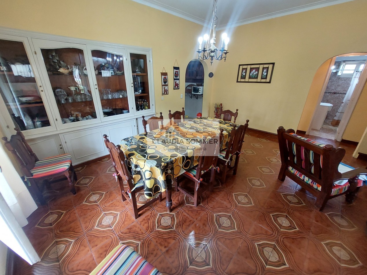CASA TRADICIONAL CON PISCINA A TRES CUADRAS DEL MAR- Pinamar Sur-
