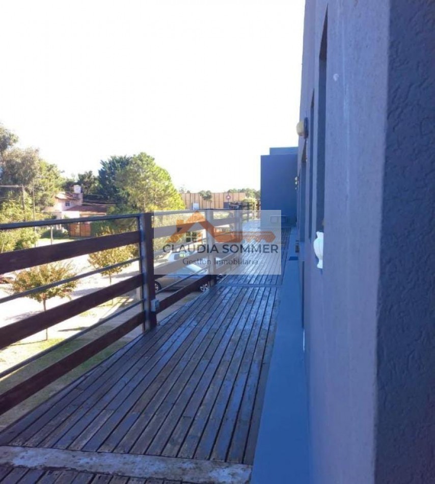 DEPARTAMENTO + TERRAZA PROPIA CON GAS NATURAL y BAJAS EXPENSAS . ACEPTA PERMUTA.