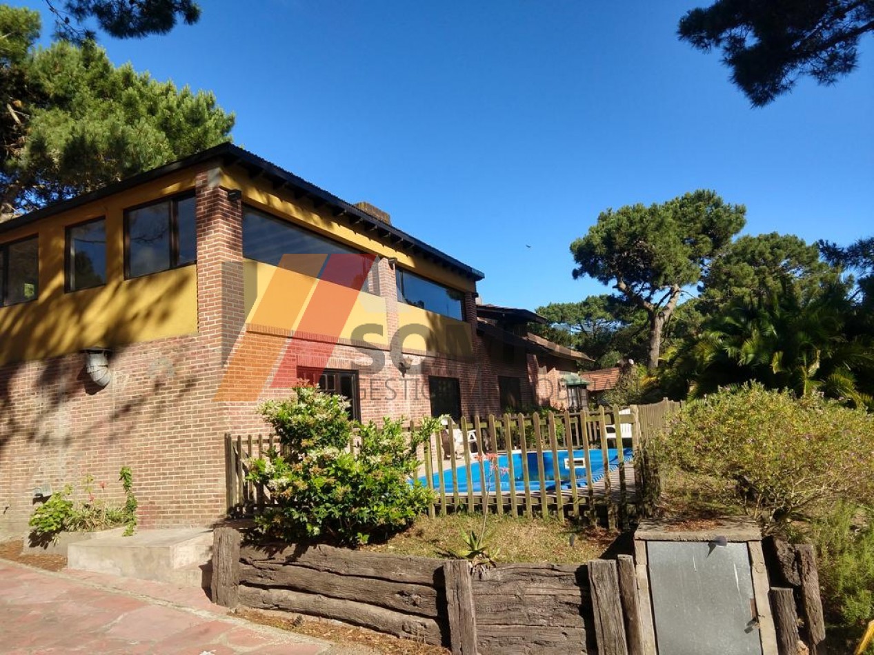 SUPER CHALET CON PISCINA (Pinamar, zona Tridente)