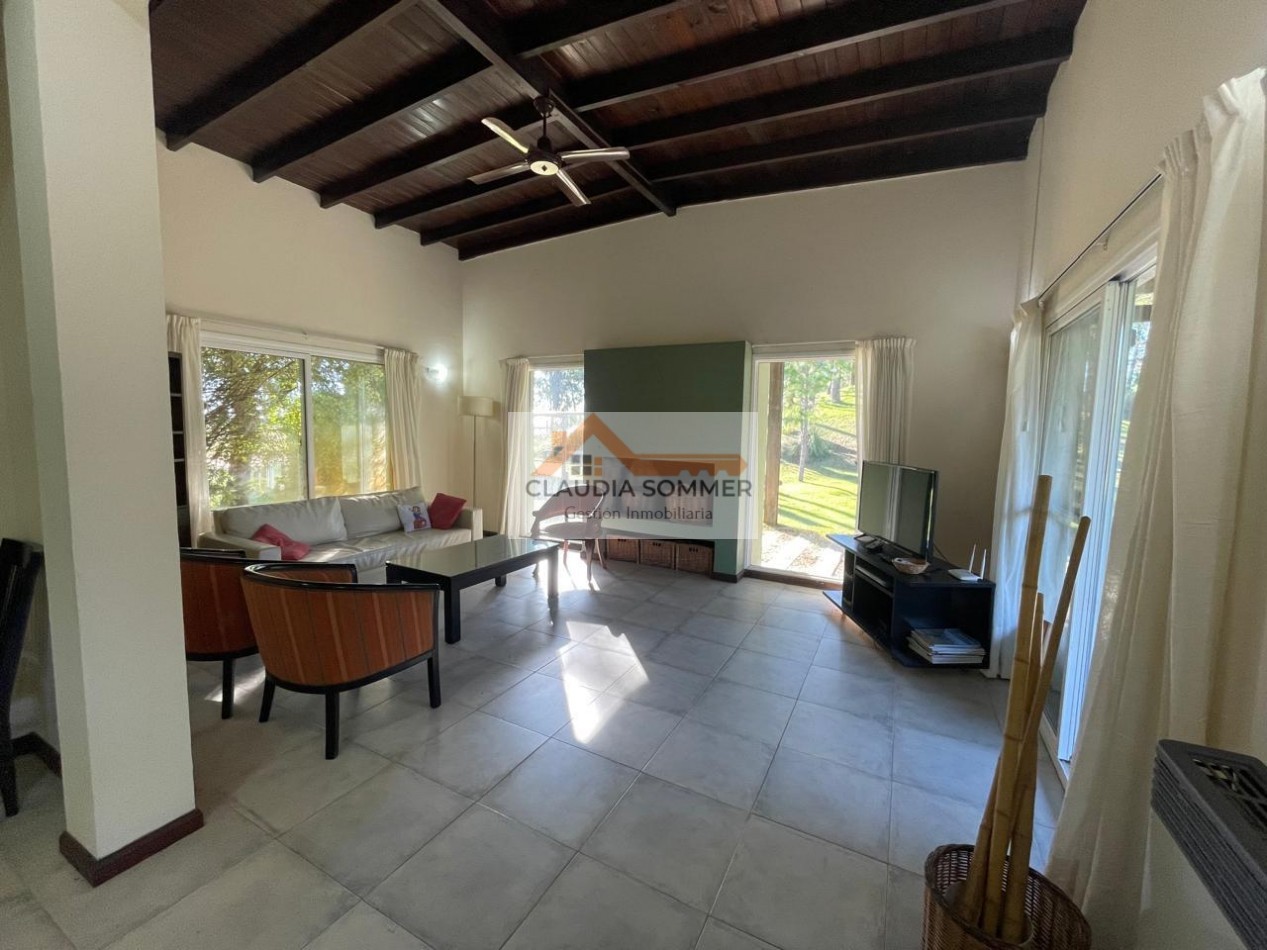 EN VENTA CASA SOBRE LOTE DE 2.000 METROS