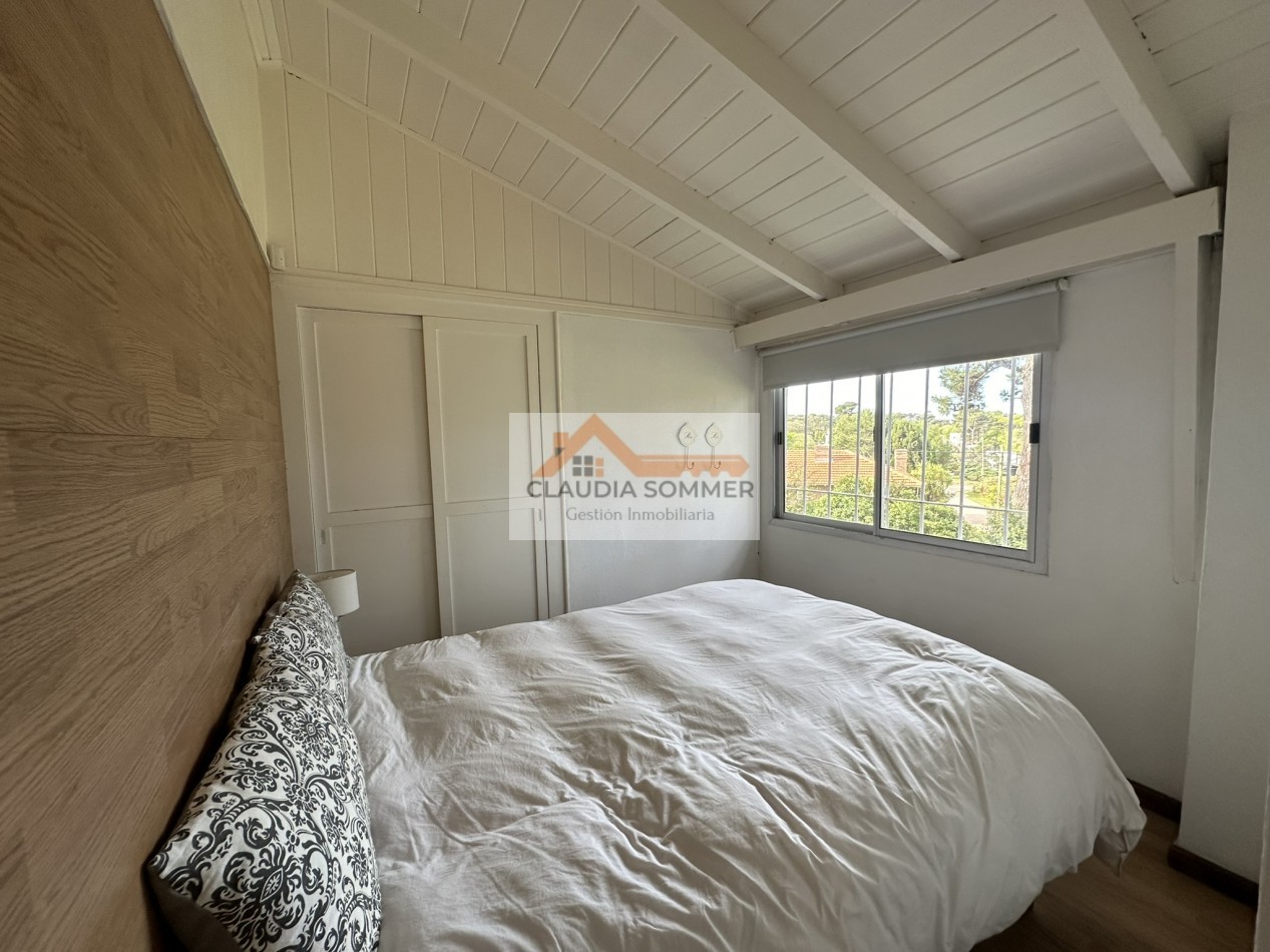 OPORTUNIDAD !! MODERNA CASA EN ESQUINA A METROS DEL CENTRO COMERCIAL GOLF Y DE LA PLAYA 