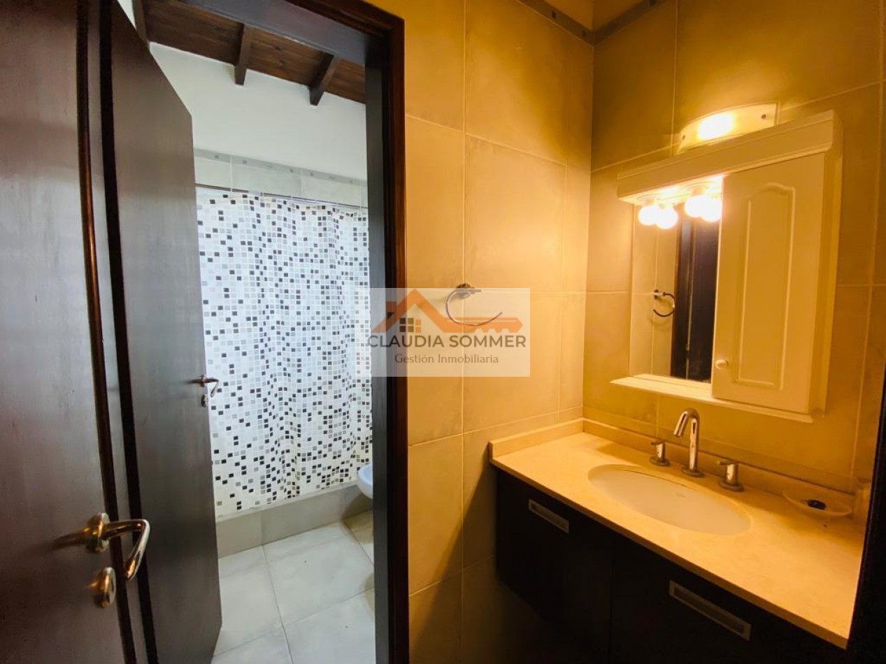 EN VENTA CASA SOBRE LOTE DE 2.000 METROS