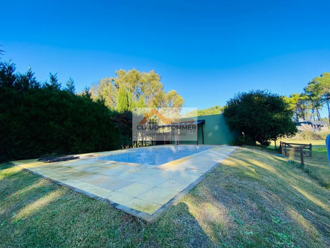 EN VENTA CASA SOBRE LOTE DE 2.000 METROS