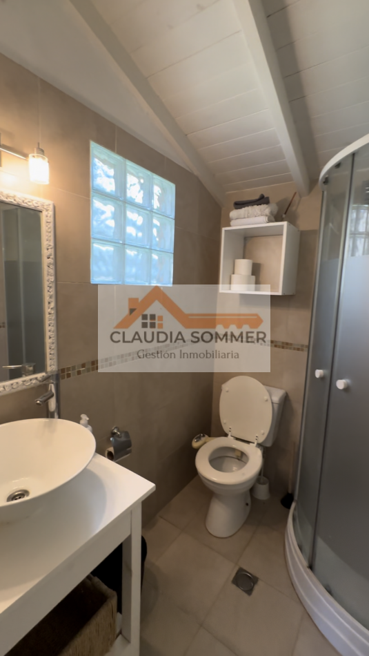 OPORTUNIDAD !! MODERNA CASA EN ESQUINA A METROS DEL CENTRO COMERCIAL GOLF Y DE LA PLAYA 