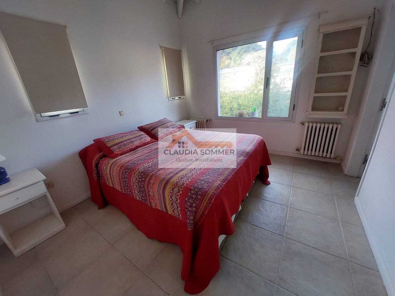 COMPLEJO TRIDENTE: COMODO TRIPLEX CON PATIO, PARRILLA,COCHERA, PARQUE Y PISCINA.