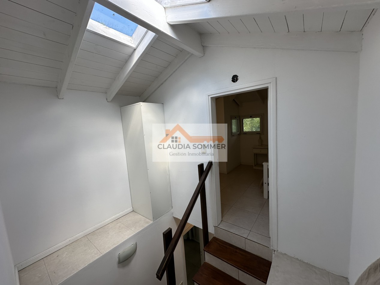 COMPLEJO TRIDENTE: COMODO TRIPLEX CON PATIO, PARRILLA,COCHERA, PARQUE Y PISCINA.