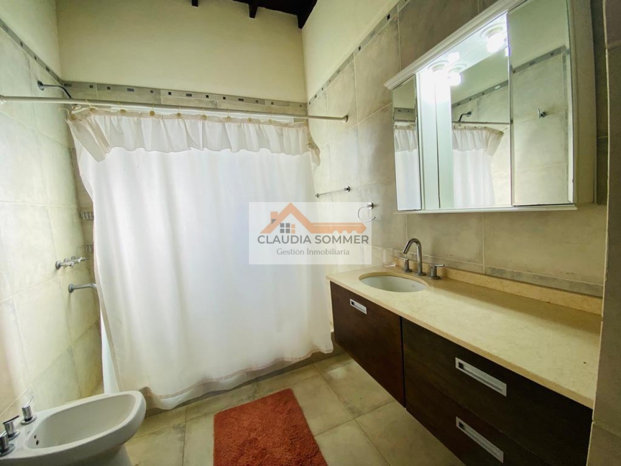 EN VENTA CASA SOBRE LOTE DE 2.000 METROS