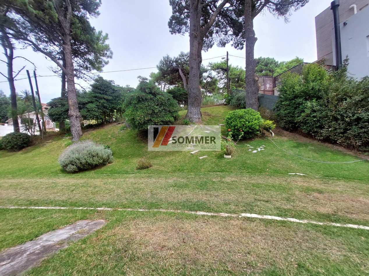 CASA TRADICIONAL CON PISCINA A DOS CUADRAS DEL MAR- Pinamar Sur-