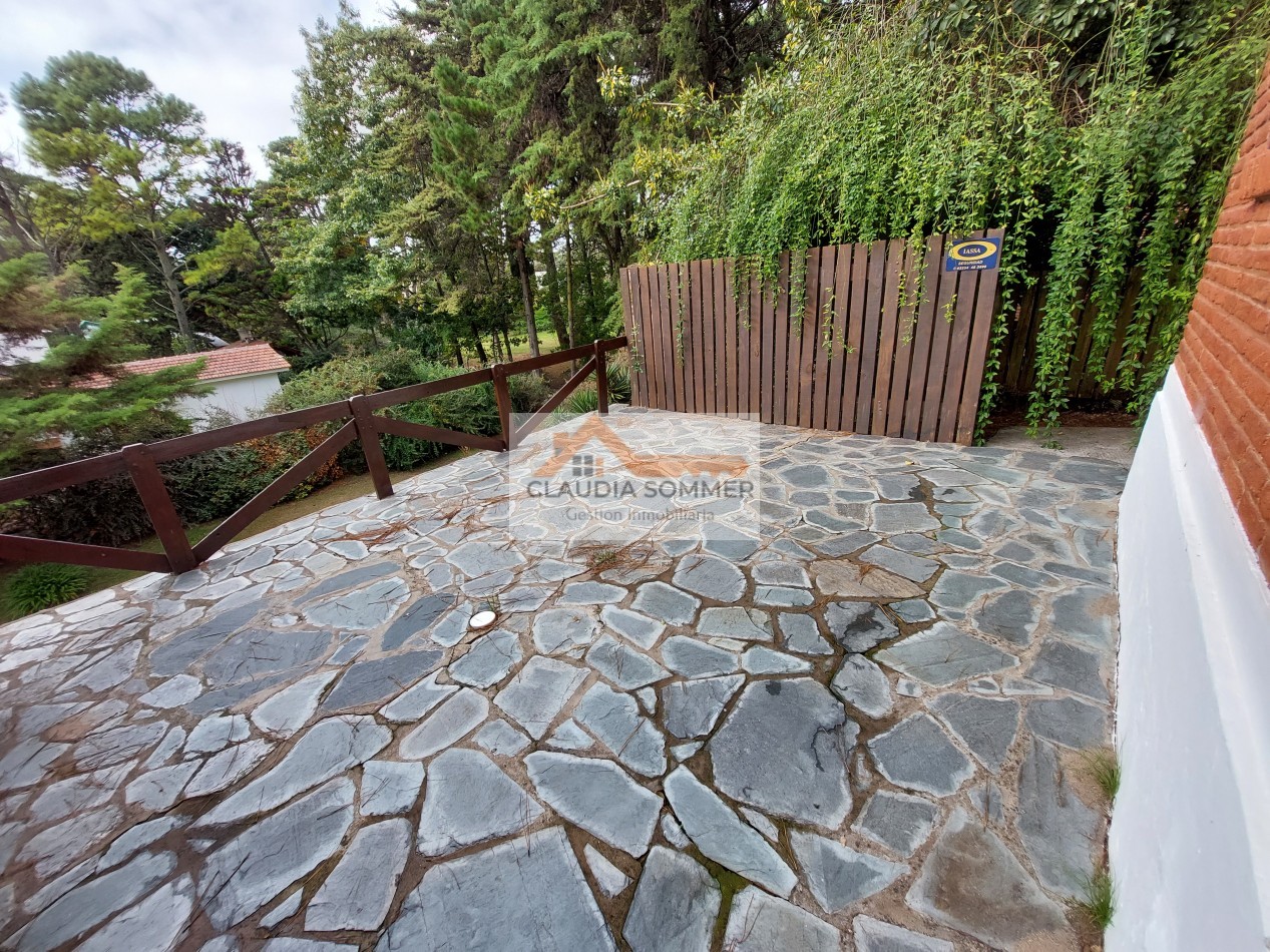 SE VENDE CASA EN CONJUNTO CON UN SEGUNDO LOTE LINDERO