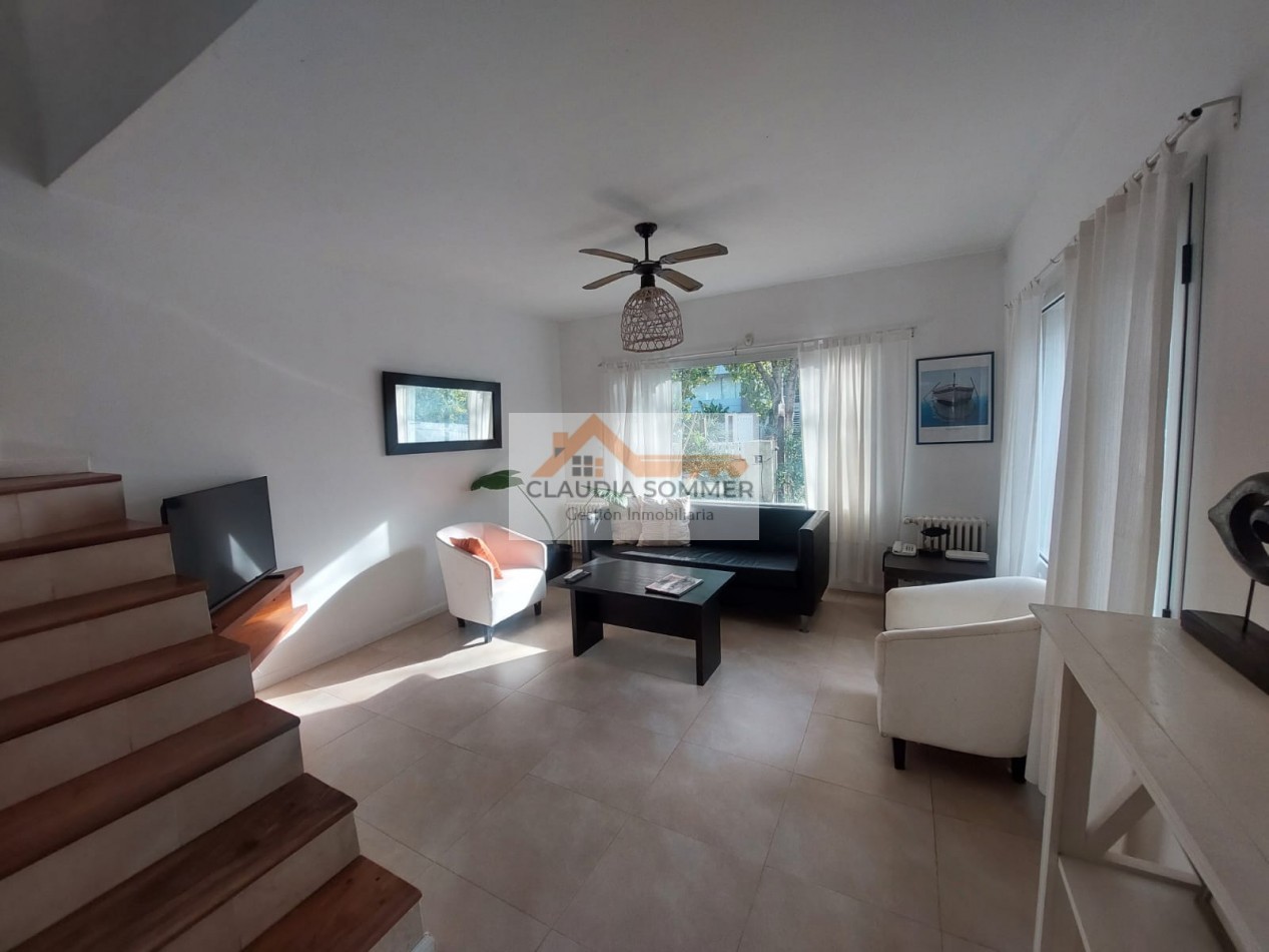 COMPLEJO TRIDENTE: COMODO TRIPLEX CON PATIO, PARRILLA,COCHERA, PARQUE Y PISCINA.