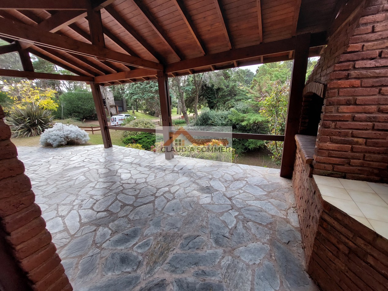 SE VENDE CASA EN CONJUNTO CON UN SEGUNDO LOTE LINDERO